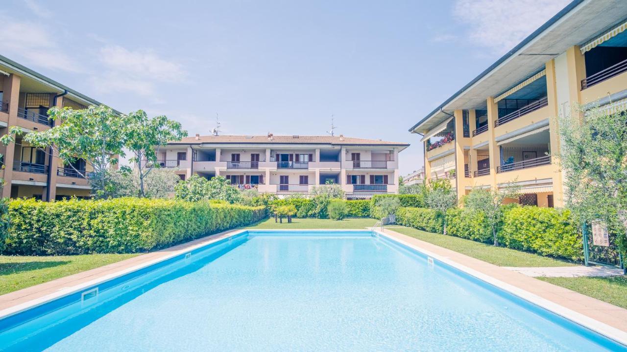Colombare Suite - Italian Homing Сірміоне Екстер'єр фото