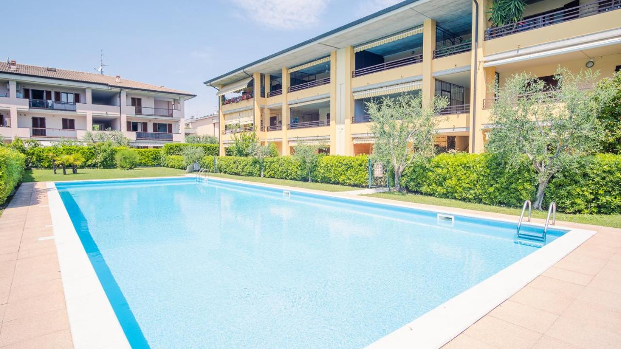 Colombare Suite - Italian Homing Сірміоне Екстер'єр фото